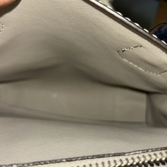 MICHAEL KORS CROSSBODY EUC WITH DUSTBAG - Picture 5 of 8